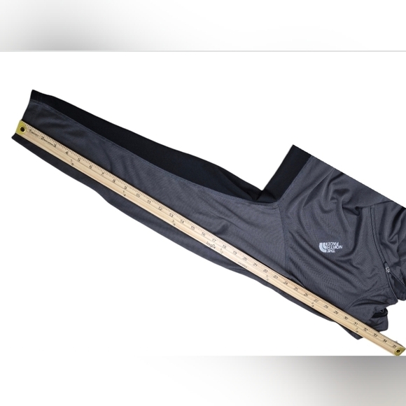 The North Face Gray & Black UltraWick Light 1/4 Zip Long Sleeve Top Size Medium - Picture 7 of 8